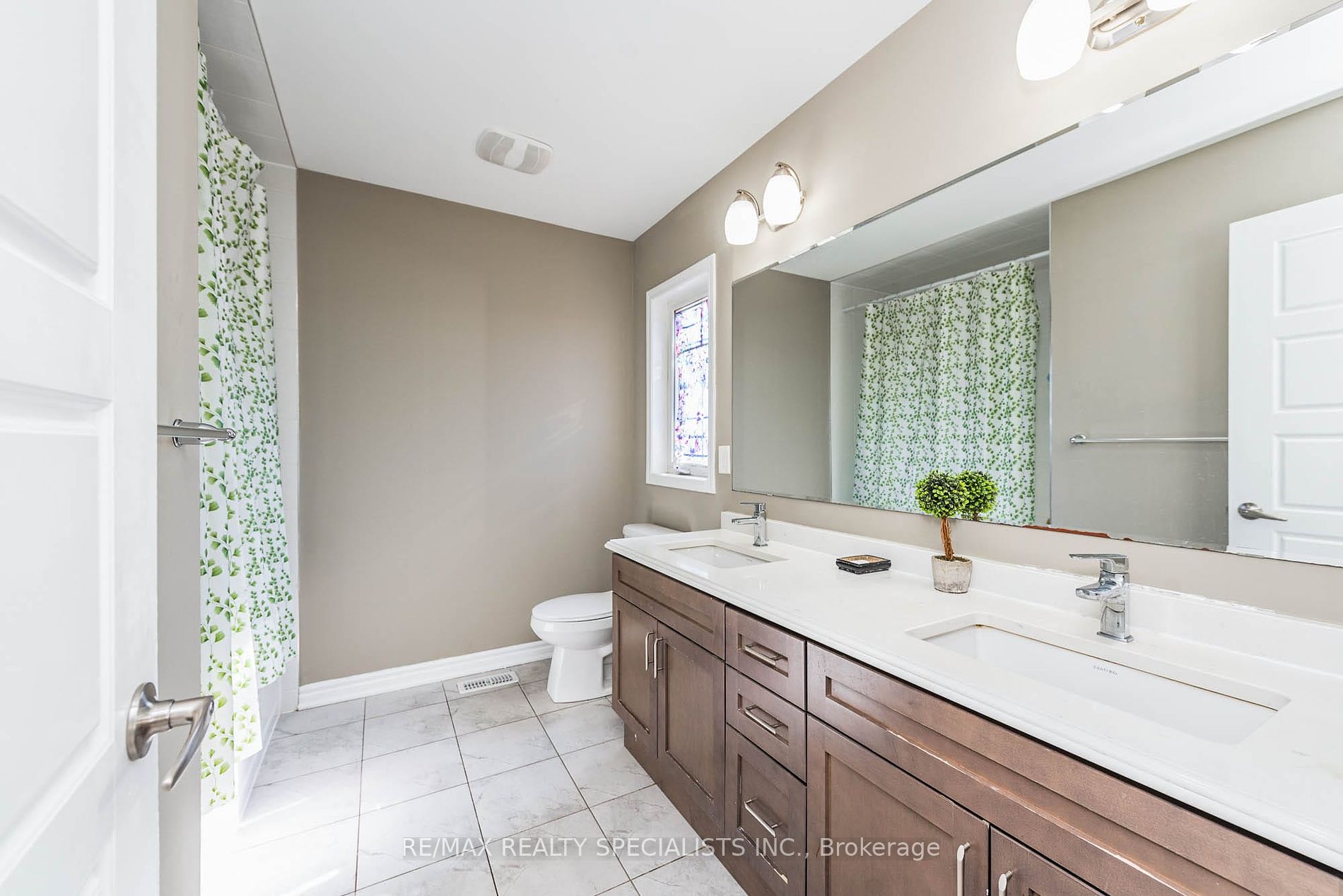 1258 Duignan Cres Property Photo 28