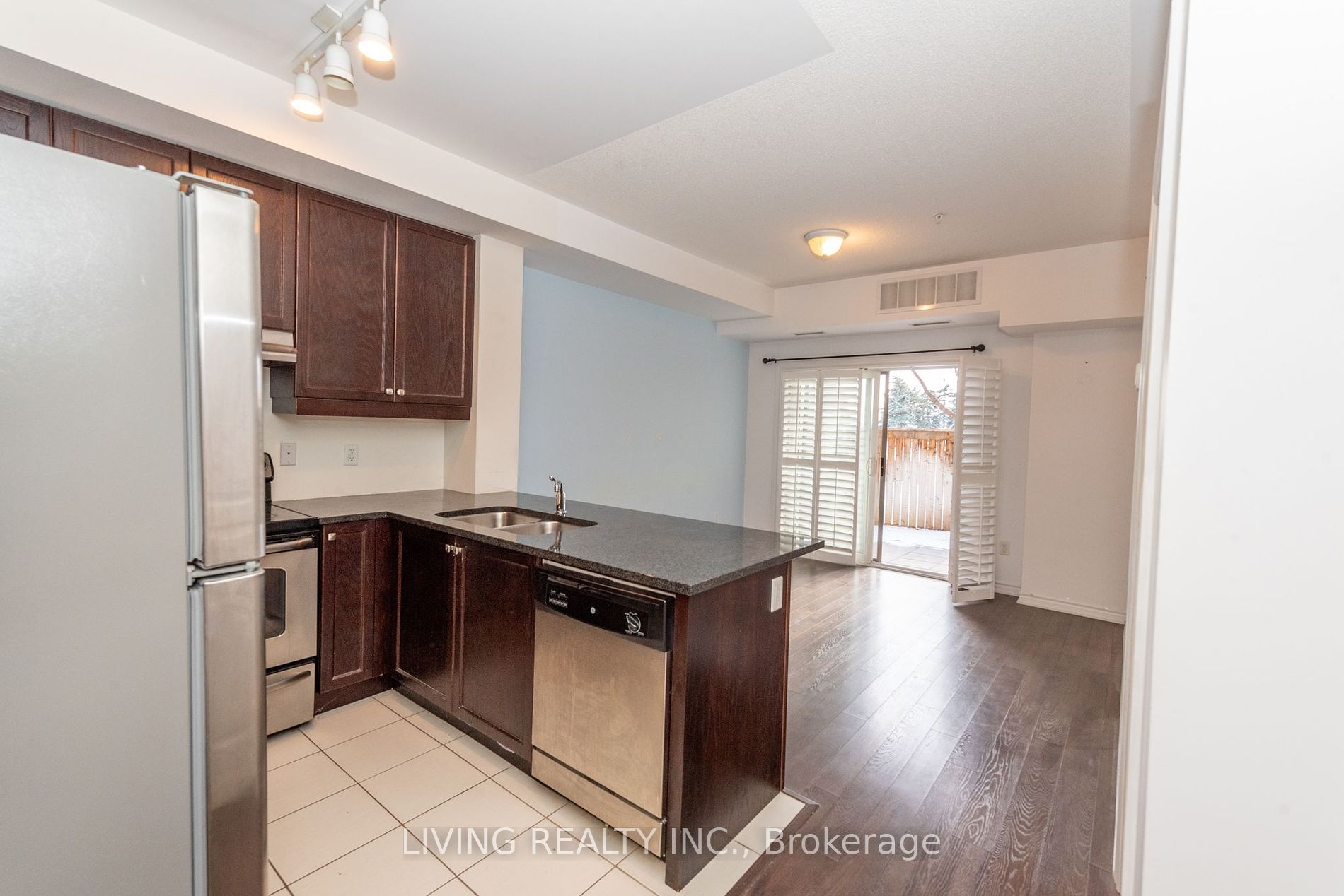 570 Lolita Gdns E 143 Property Photo 3