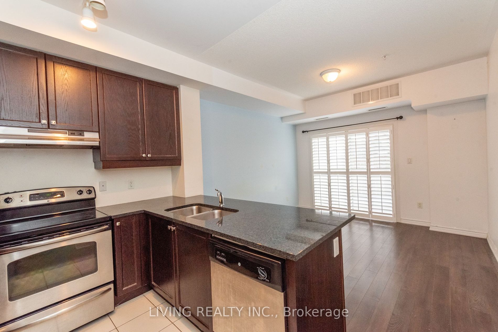 570 Lolita Gdns E 143 Property Photo 5