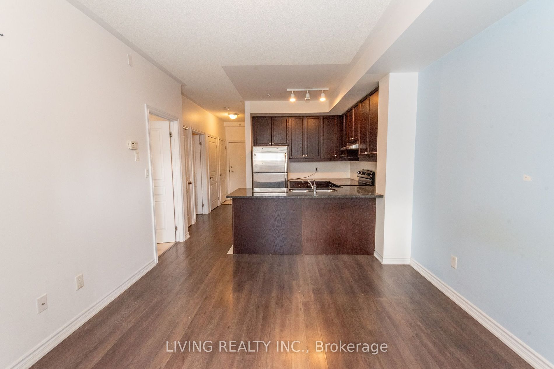 570 Lolita Gdns E 143 Property Photo 6