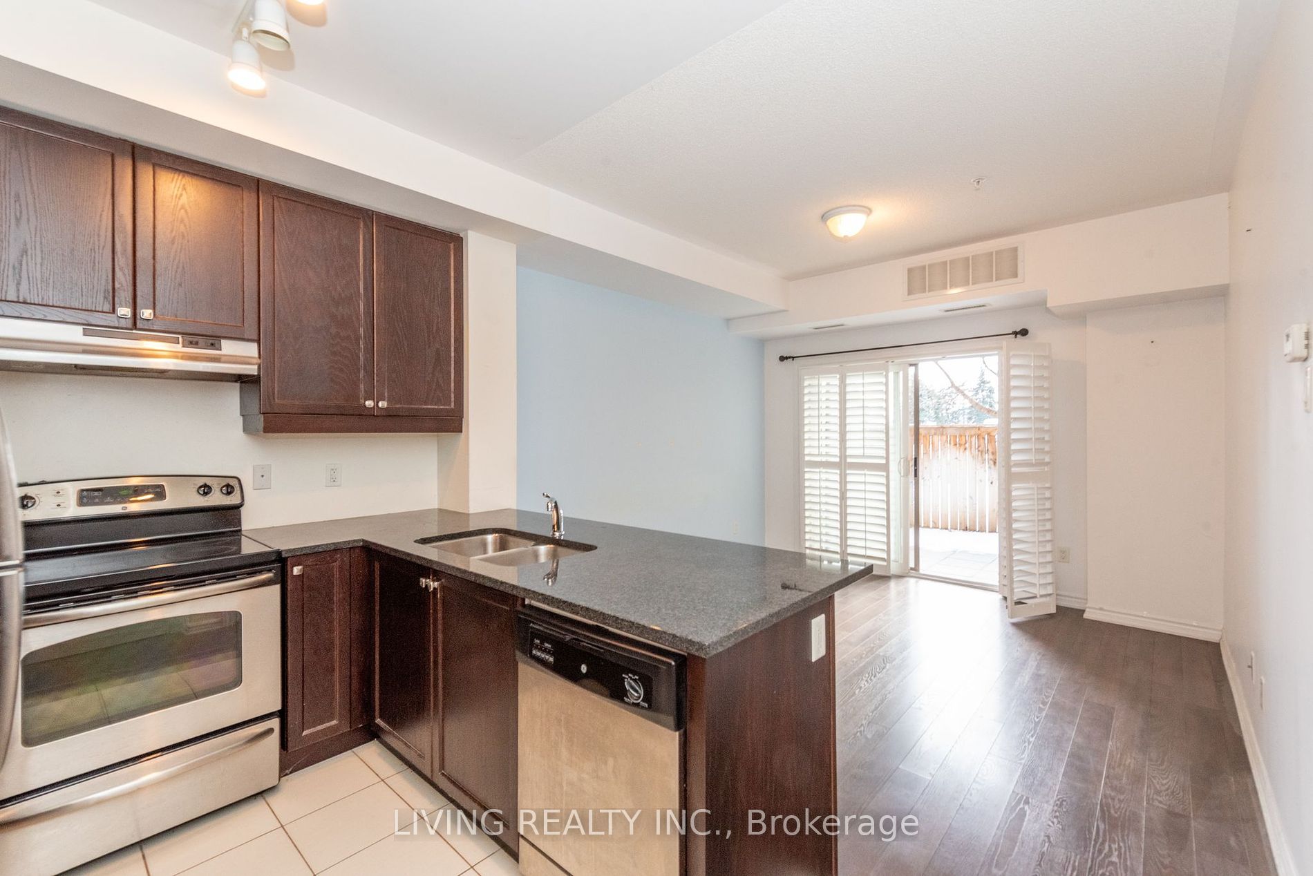 570 Lolita Gdns E 143 Property Photo 7
