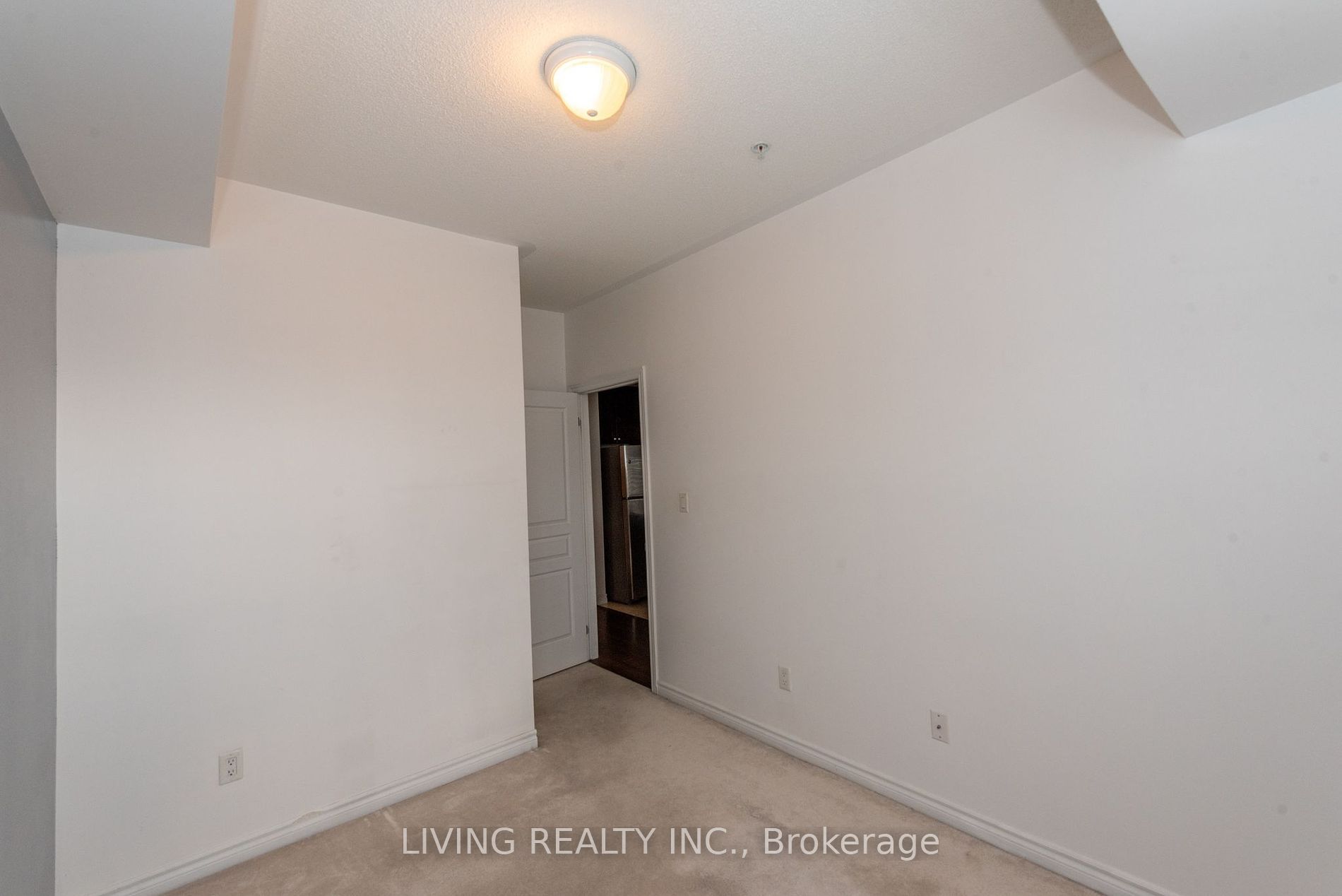 570 Lolita Gdns E 143 Property Photo 11
