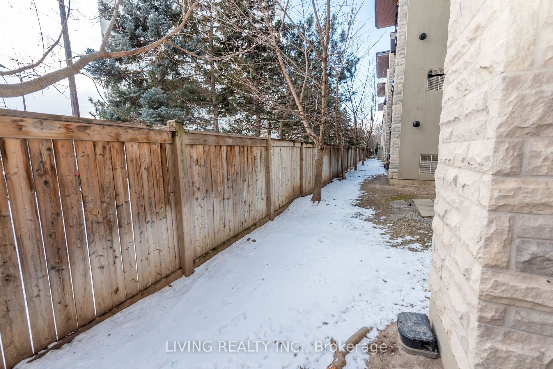 570 Lolita Gdns E 143 Property Photo 17