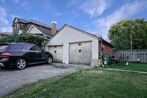 1736 Keele St Property Photo 5