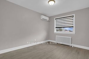 1736 Keele St Property Photo 19