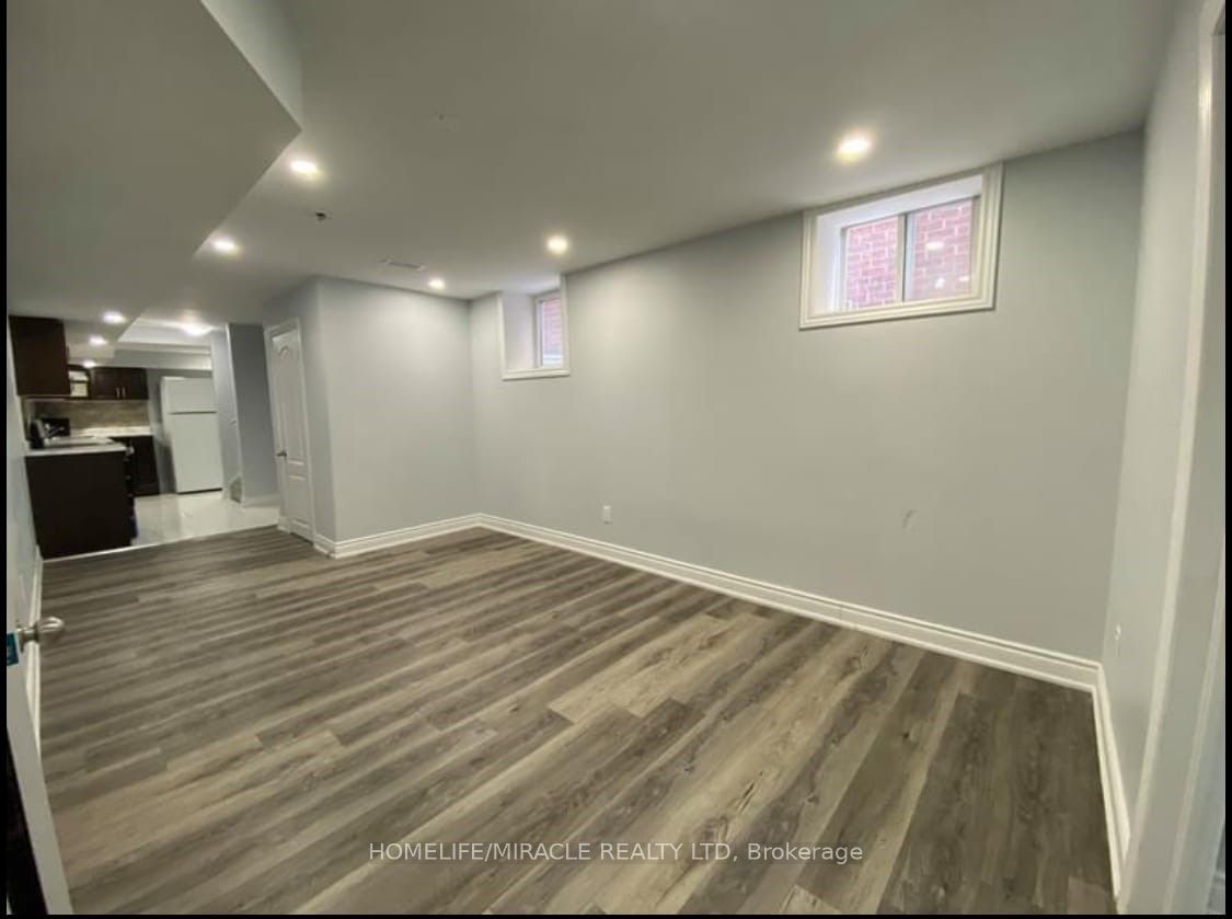 107 Castle Oaks Crossing Property Photo 2
