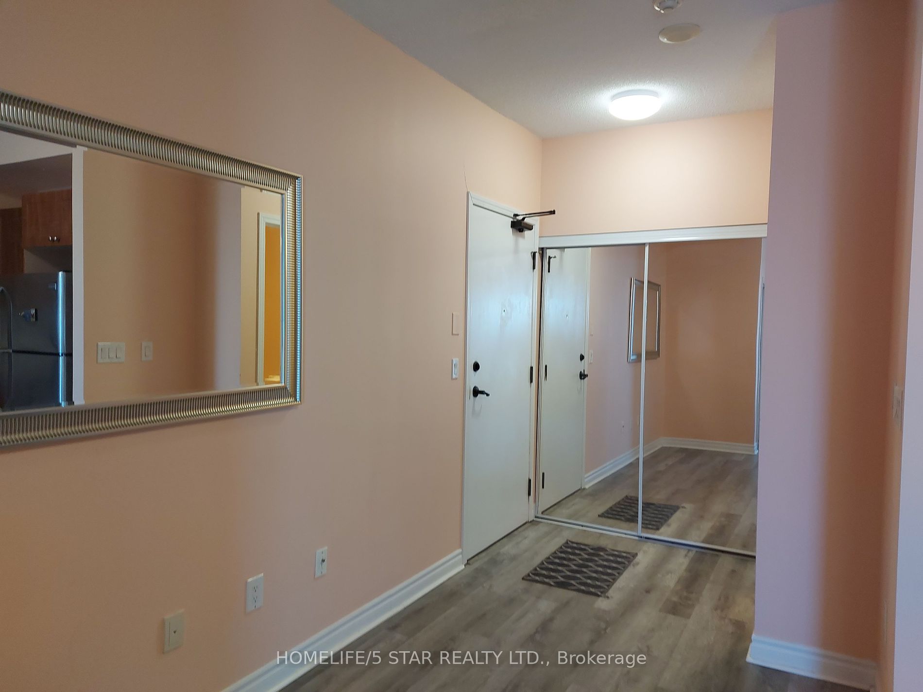 385 Prince Of Wales Dr 07 Property Photo 2
