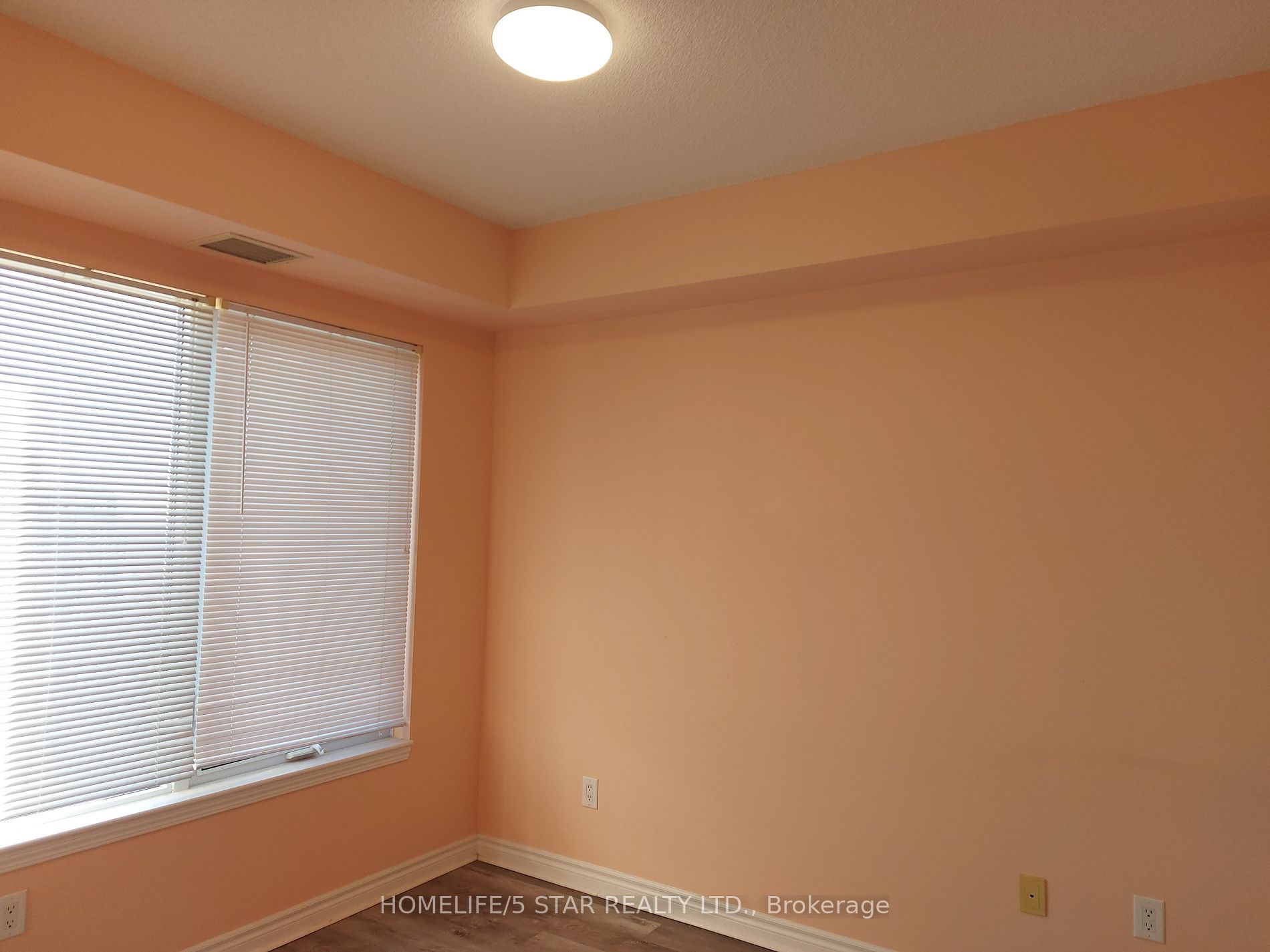 385 Prince Of Wales Dr 07 Property Photo 6