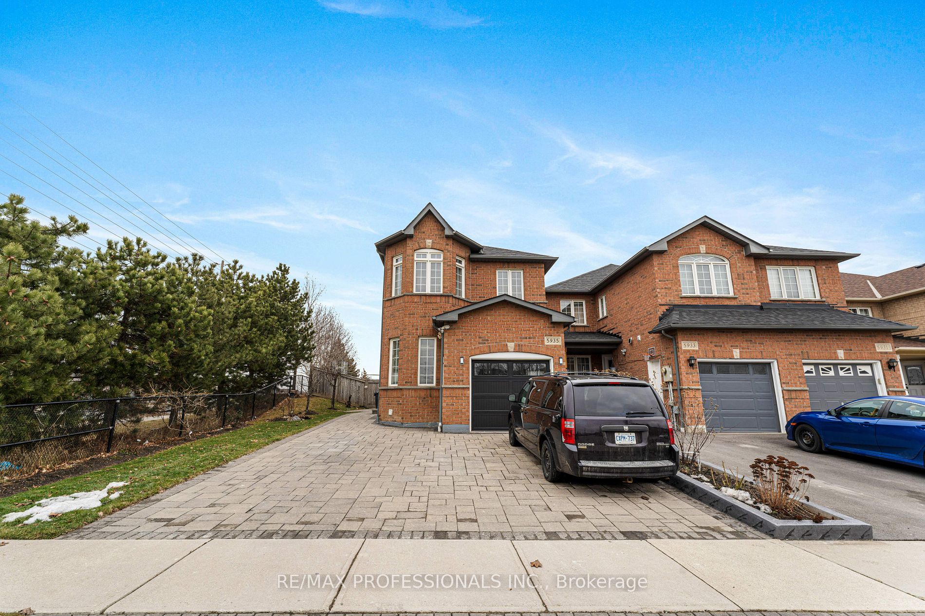 5935 Stonebriar Cres Property Photo 1