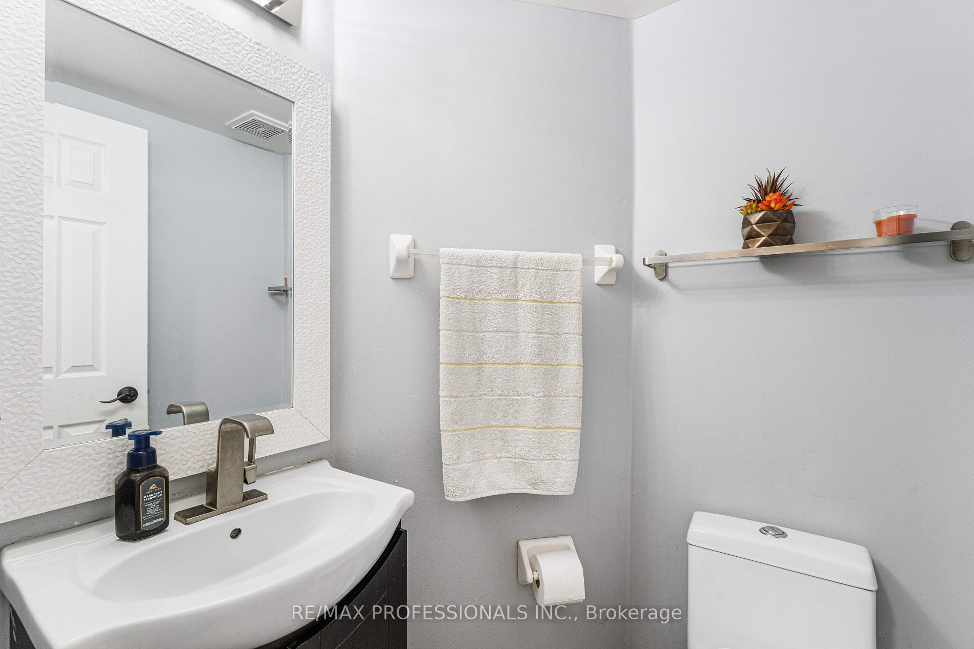 5935 Stonebriar Cres Property Photo 12
