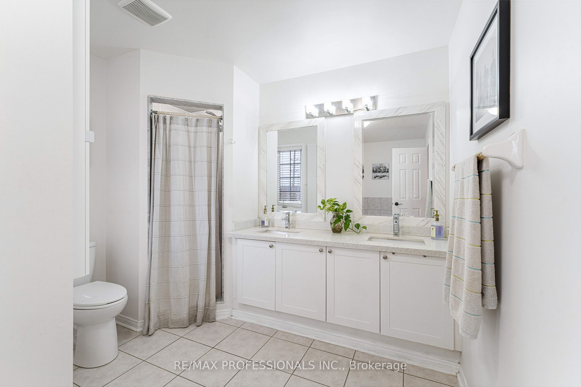 5935 Stonebriar Cres Property Photo 19