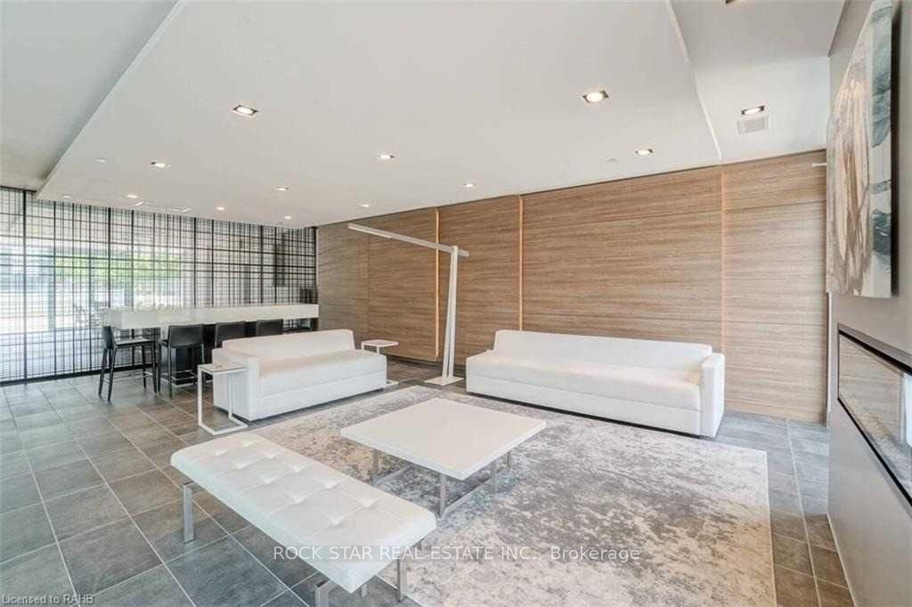 5240 Dundas St 42 Property Photo 25