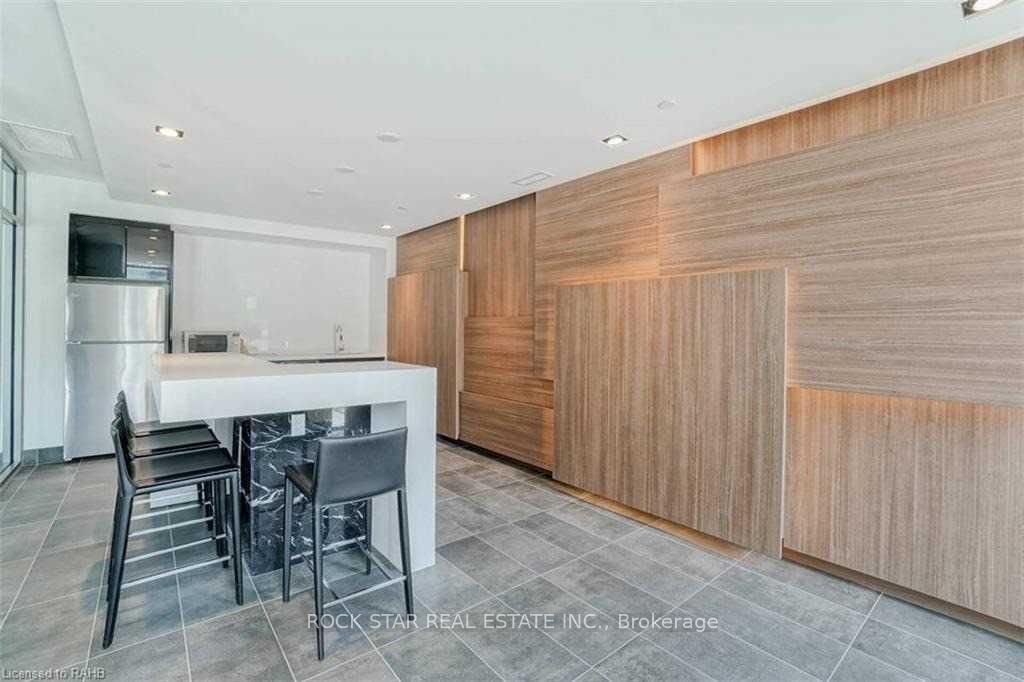 5240 Dundas St 42 Property Photo 27