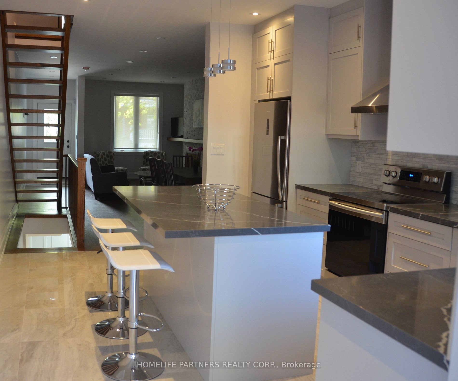 511 Indian Grove Property Photo 3