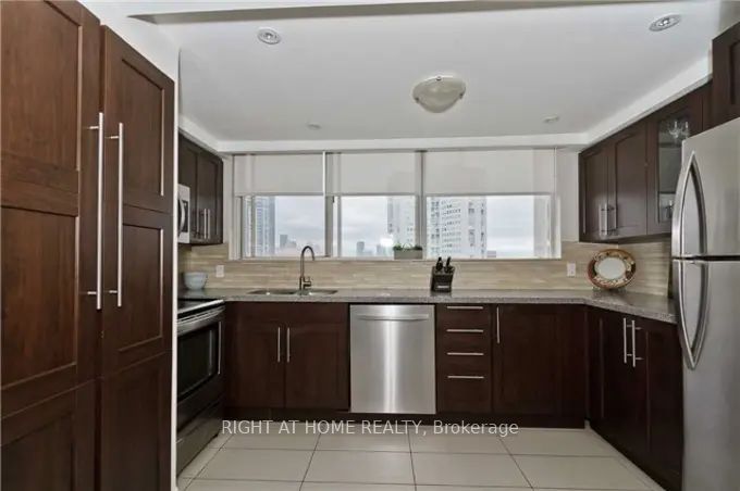 3695 Kaneff Cres 09 Property Photo 2