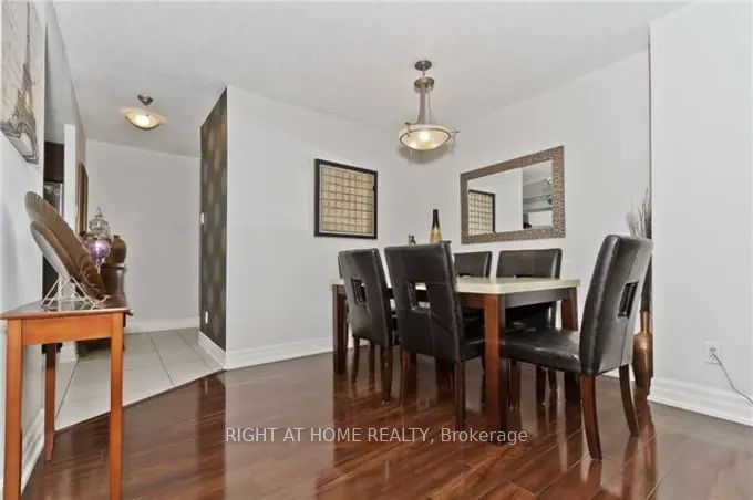 3695 Kaneff Cres 09 Property Photo 4