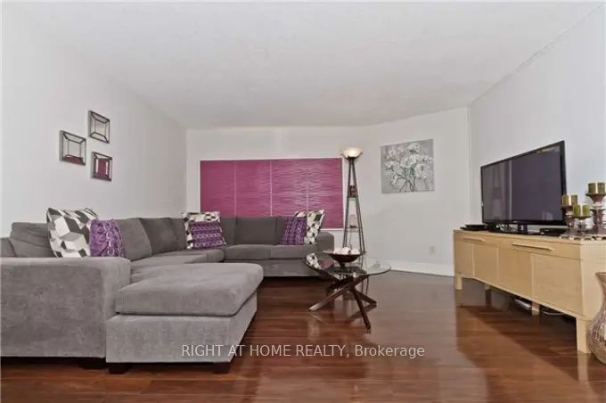 3695 Kaneff Cres 09 Property Photo 5