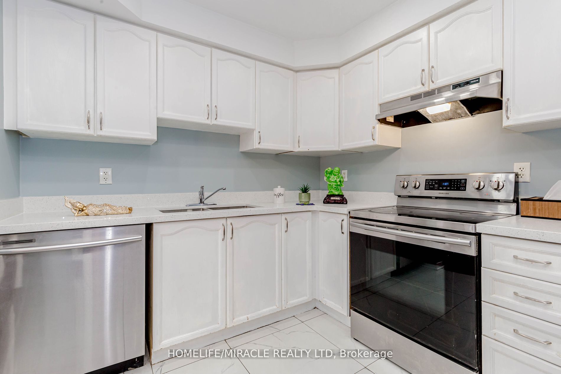 4 Vauxhall Cres E Property Photo 5