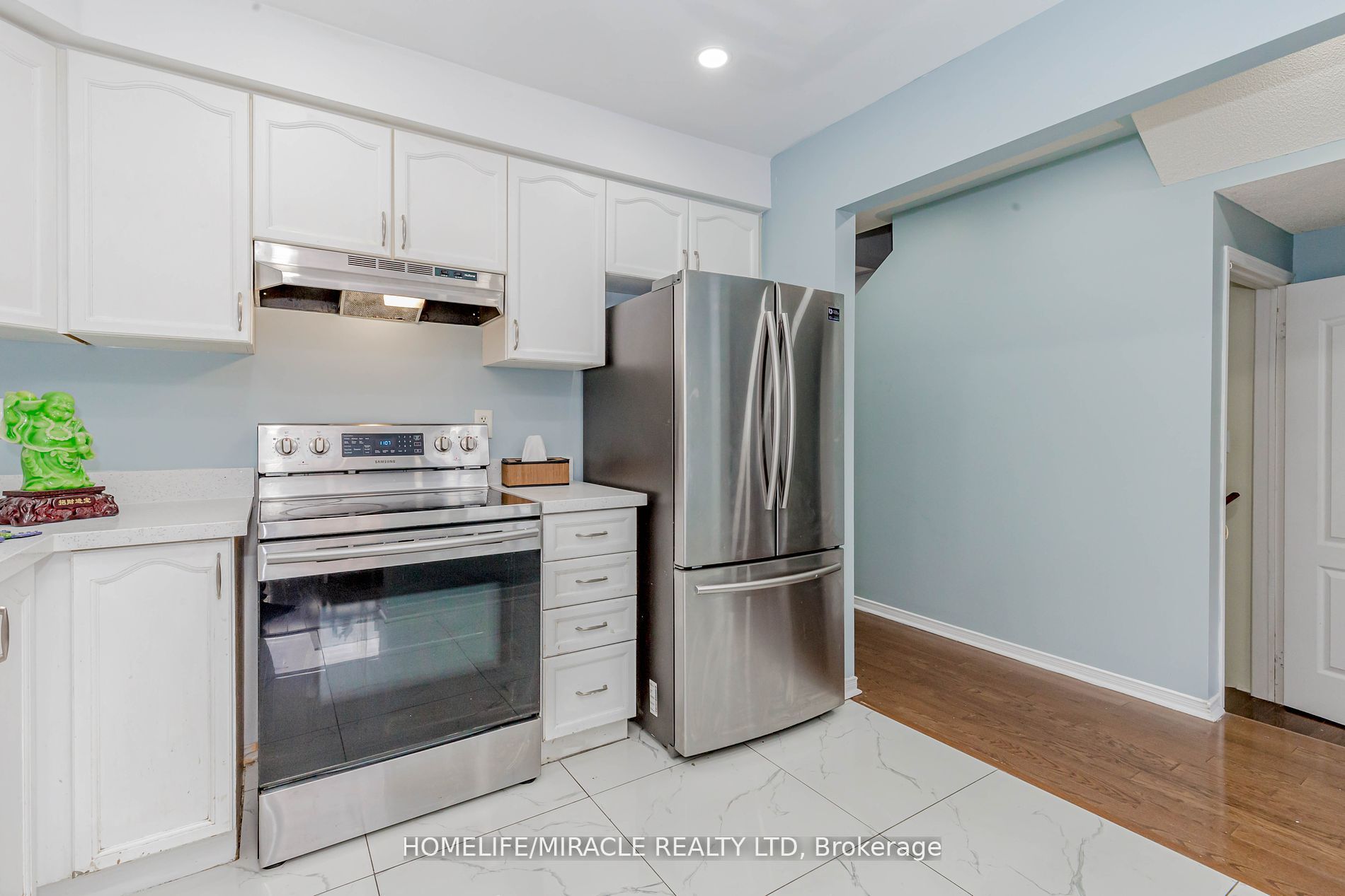 4 Vauxhall Cres E Property Photo 7