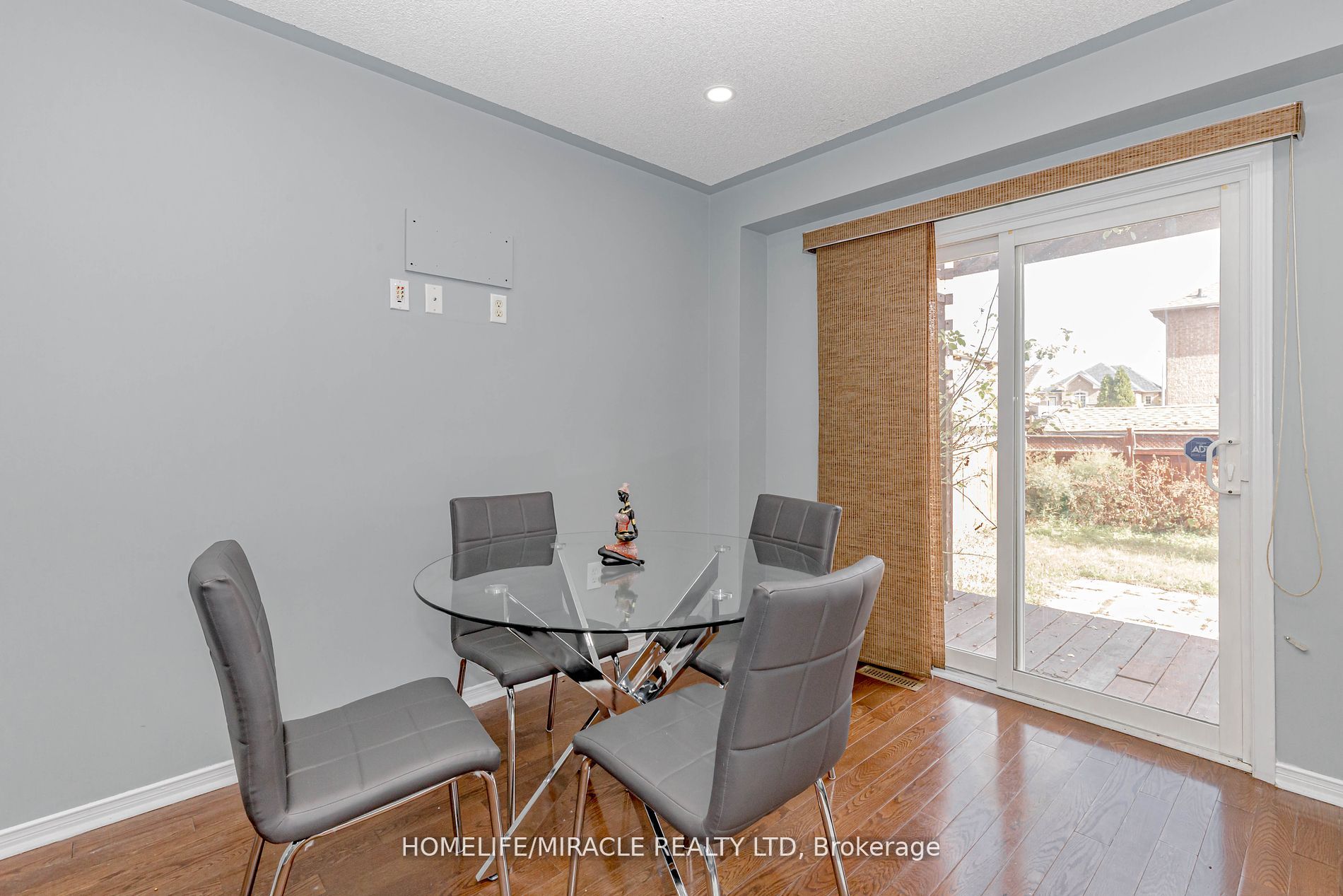 4 Vauxhall Cres E Property Photo 14