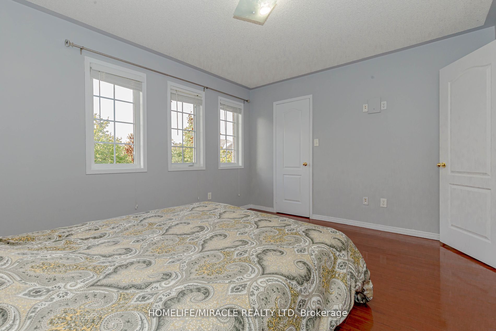4 Vauxhall Cres E Property Photo 22