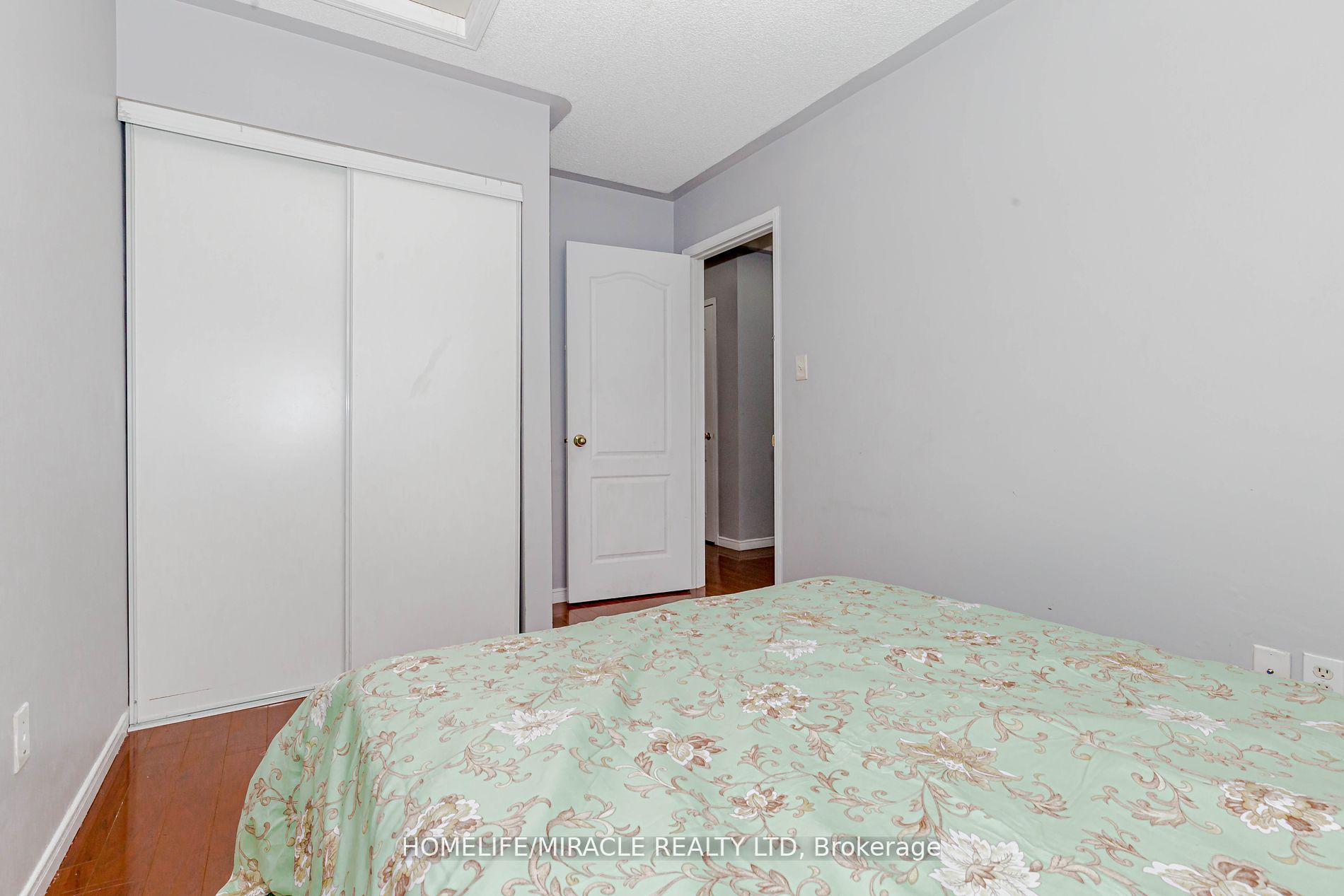 4 Vauxhall Cres E Property Photo 26