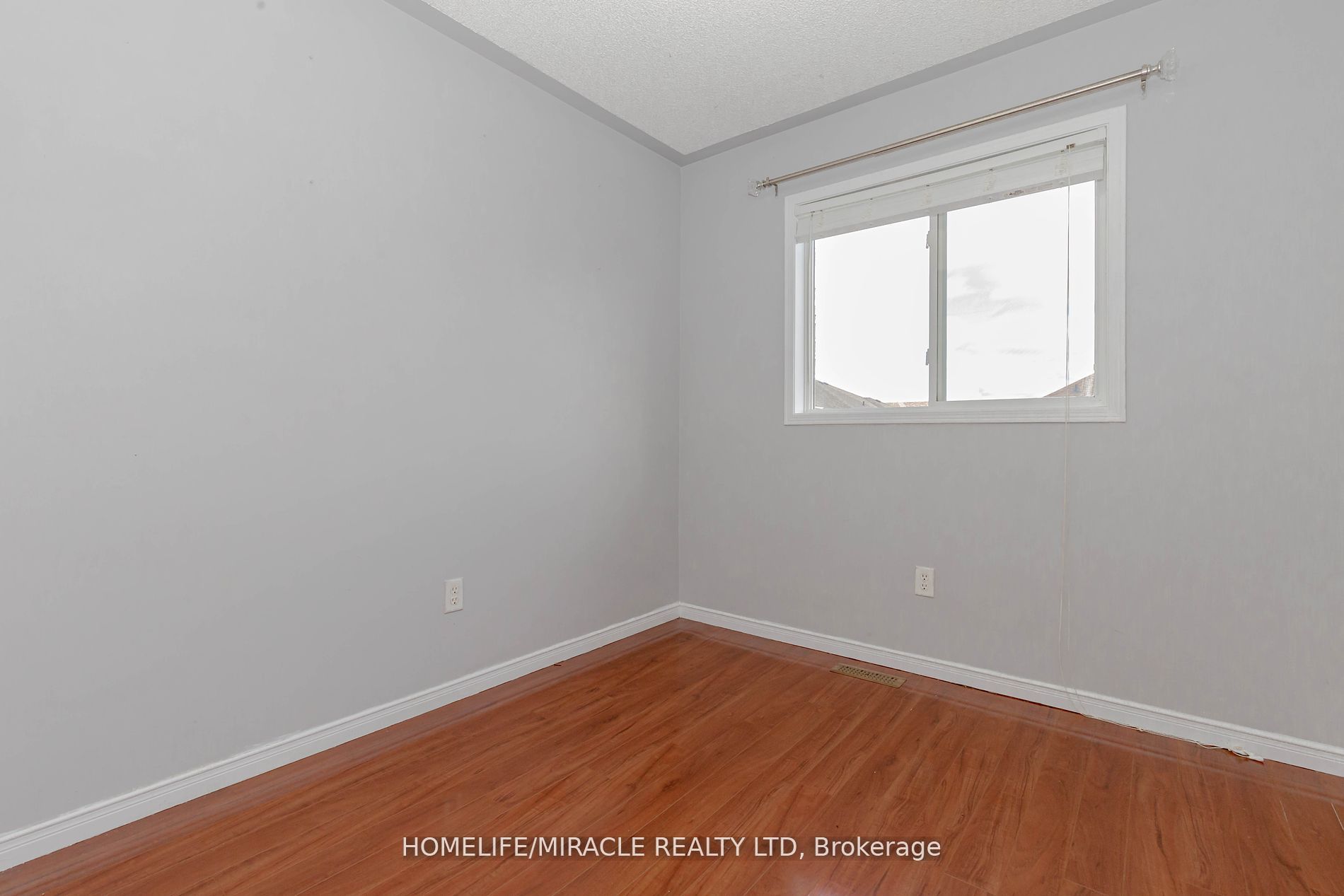 4 Vauxhall Cres E Property Photo 28