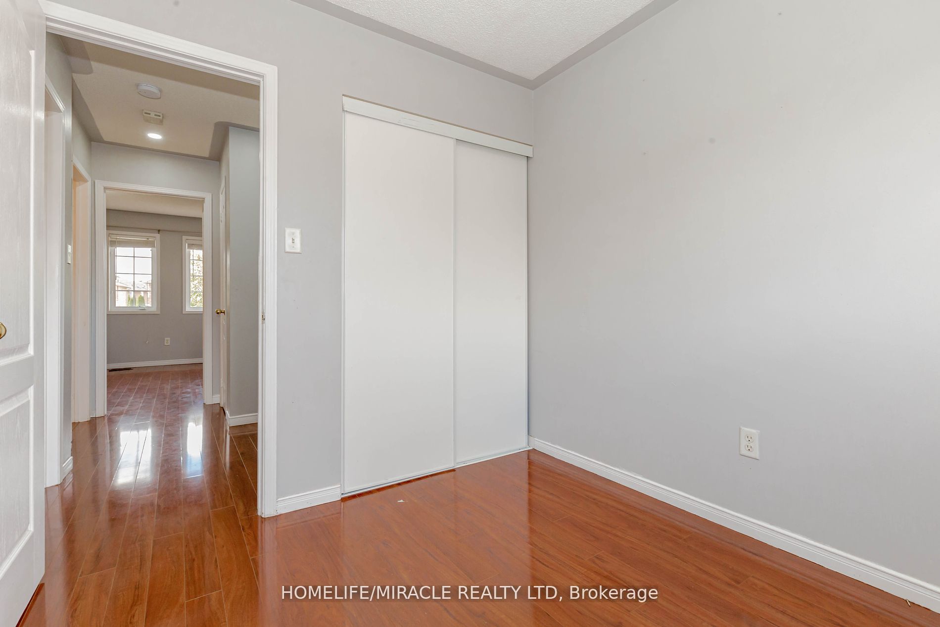 4 Vauxhall Cres E Property Photo 29