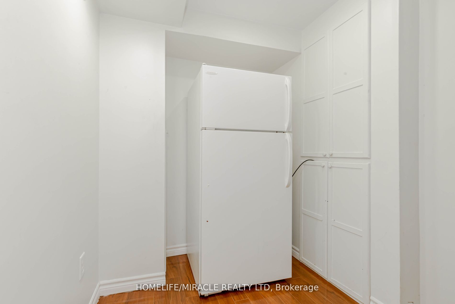 4 Vauxhall Cres E Property Photo 32