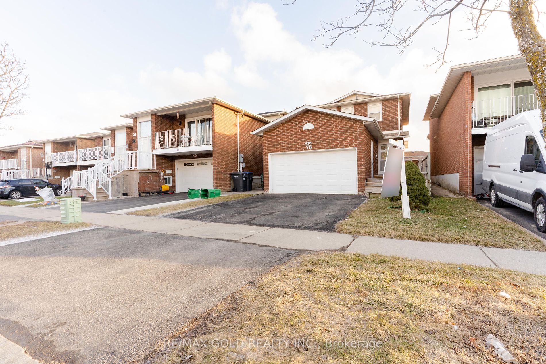 78 Deerpark Cres Property Photo 2