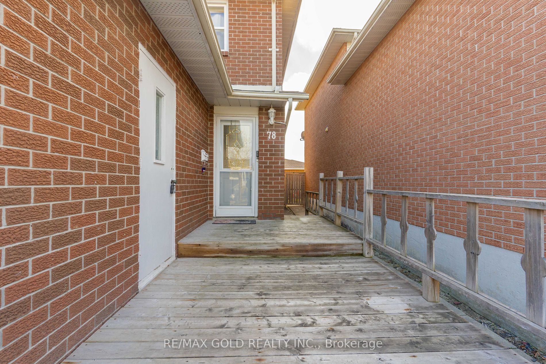 78 Deerpark Cres Property Photo 3