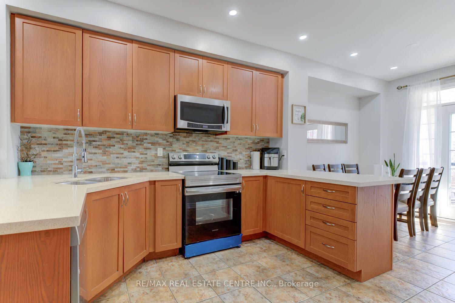 7112 Triumph Lane 58 Property Photo 8