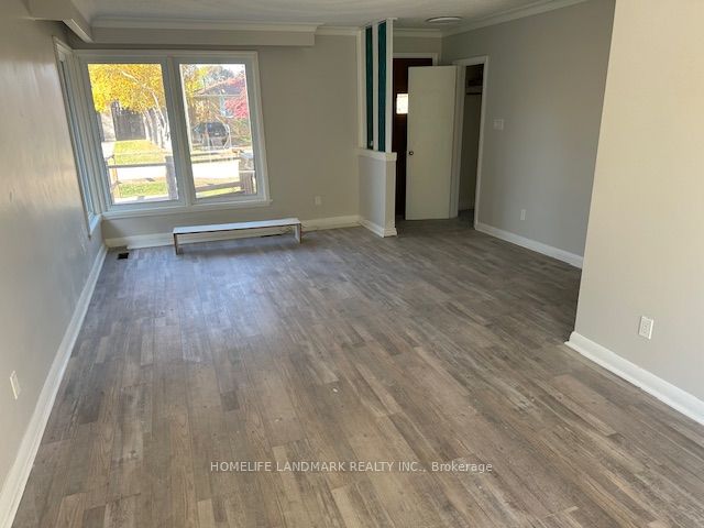 542 Wingrove Cres Property Photo 2