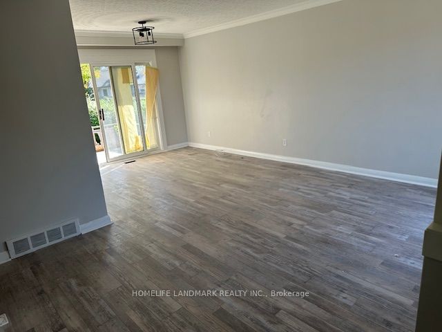 542 Wingrove Cres Property Photo 3