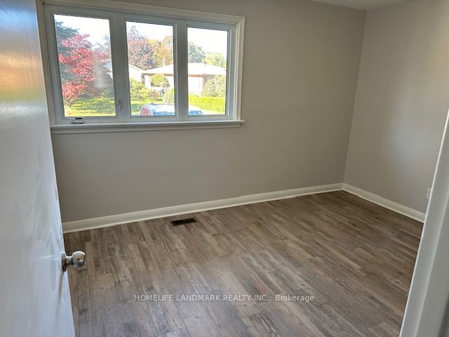 542 Wingrove Cres Property Photo 9