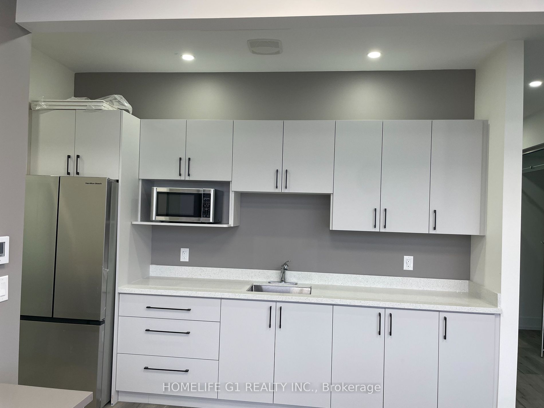 9300 Goreway Dr Property Photo 8