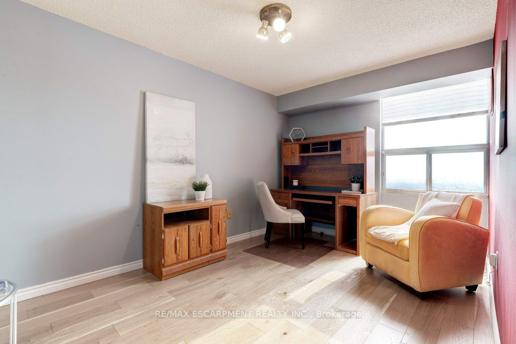 2055 Upper Middle Rd 6 Property Photo 18