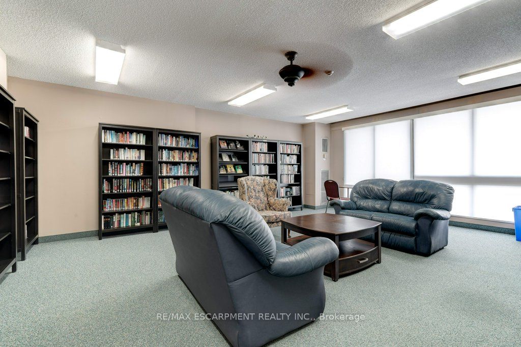 2055 Upper Middle Rd 6 Property Photo 25