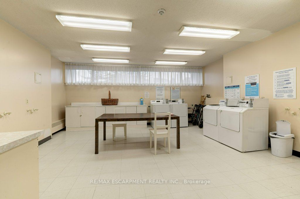 2055 Upper Middle Rd 6 Property Photo 27