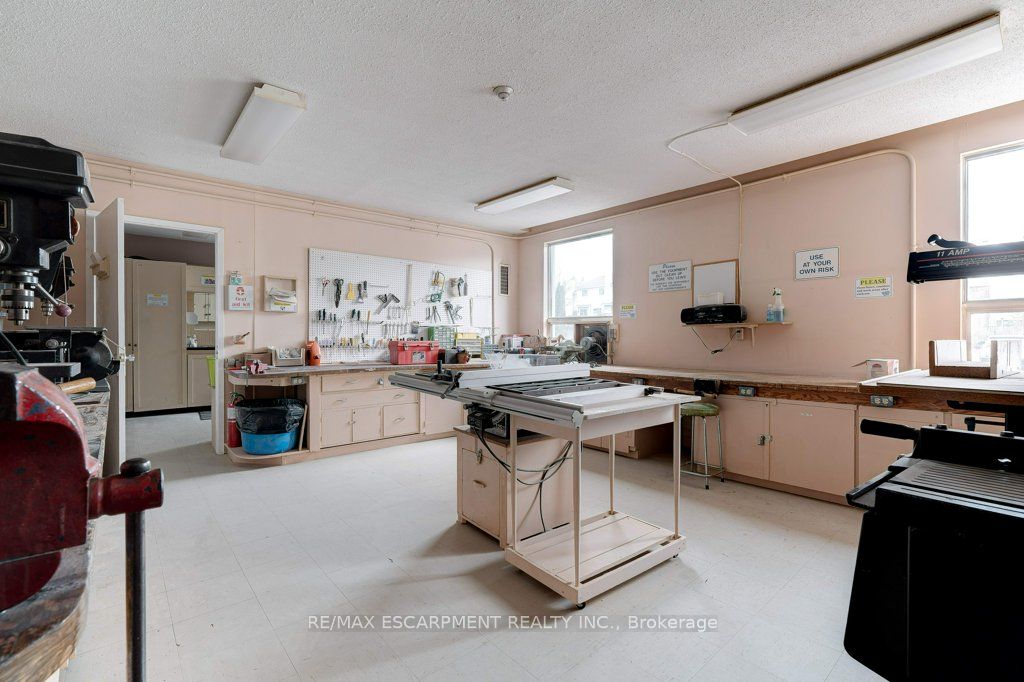 2055 Upper Middle Rd 6 Property Photo 28