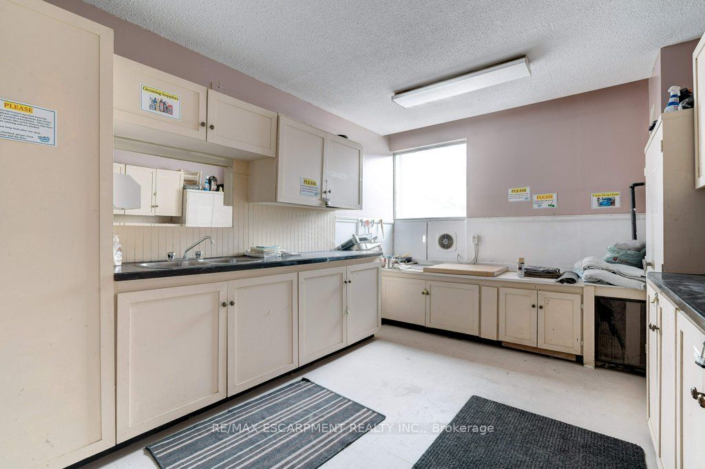 2055 Upper Middle Rd 6 Property Photo 29