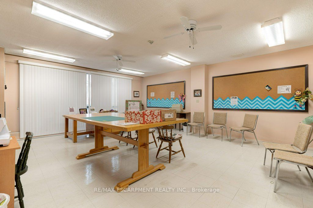 2055 Upper Middle Rd 6 Property Photo 30