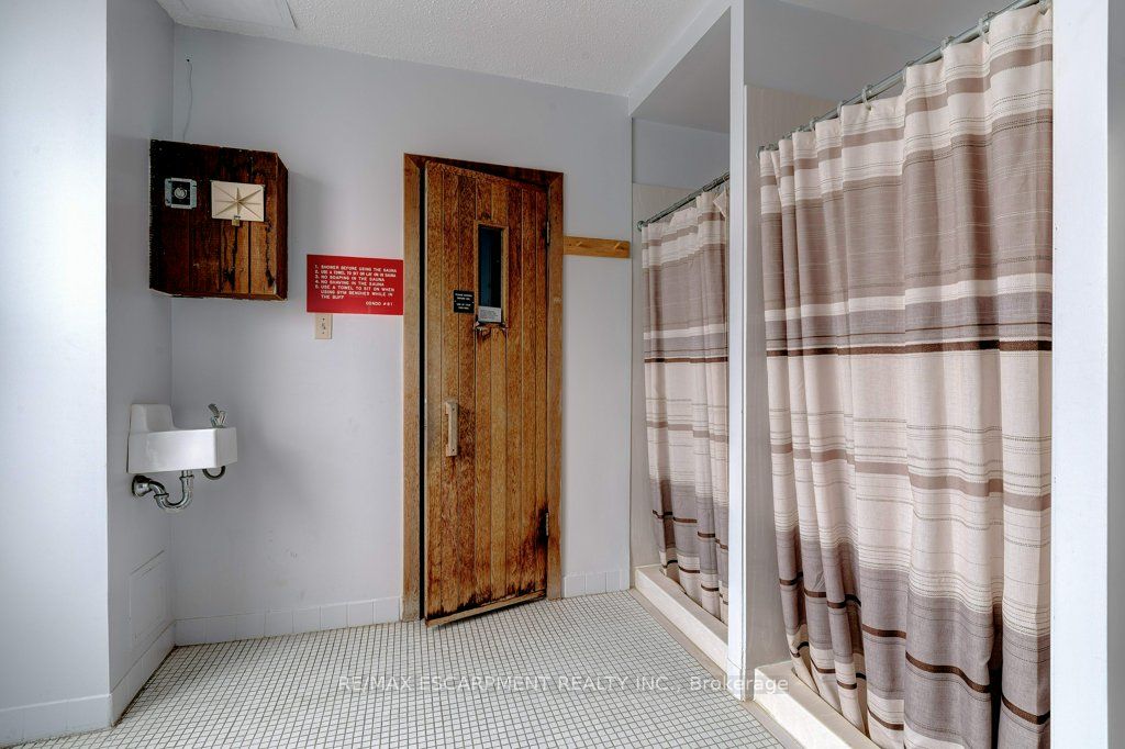 2055 Upper Middle Rd 6 Property Photo 35