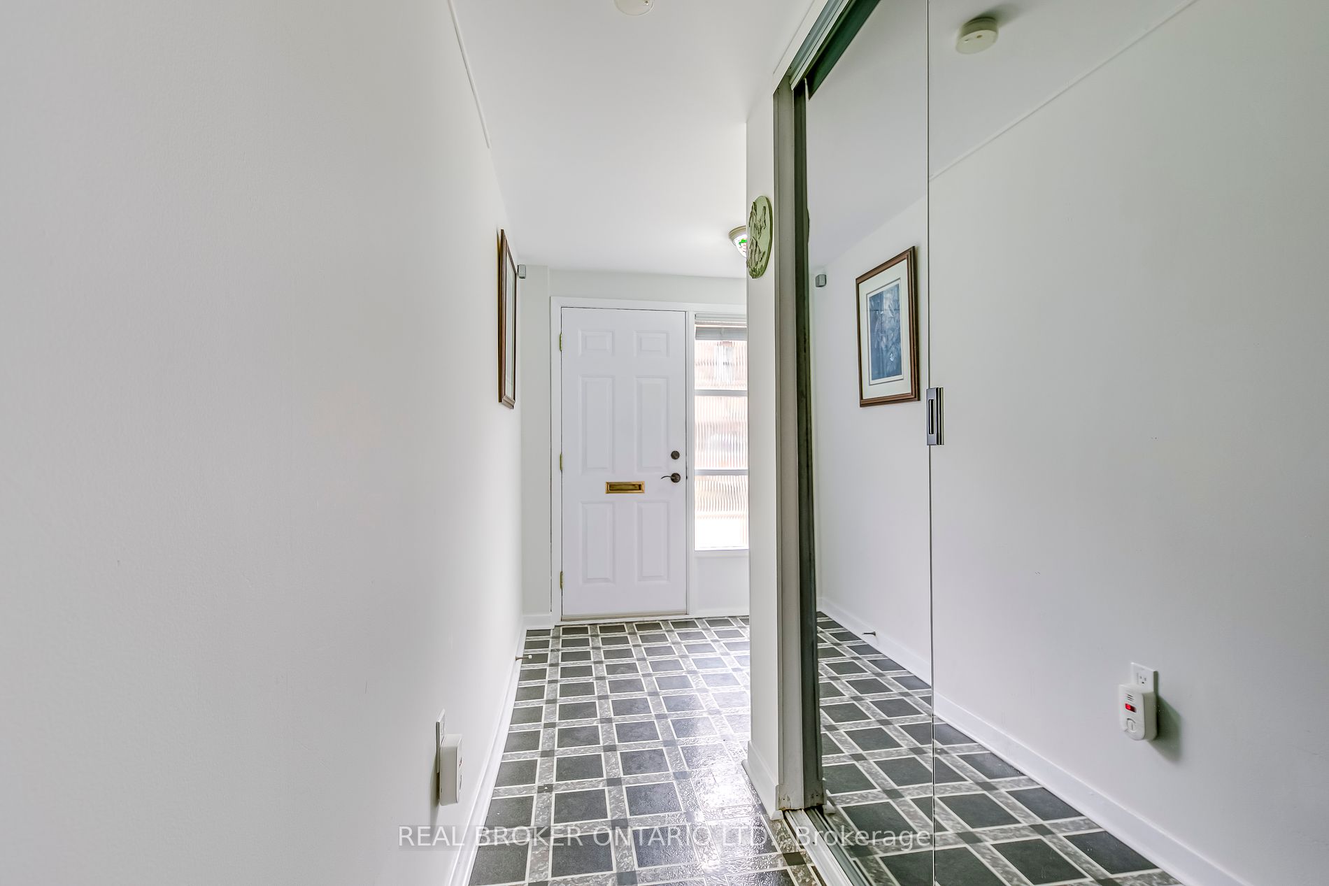 20 Mineola Rd E 52 Property Photo 5