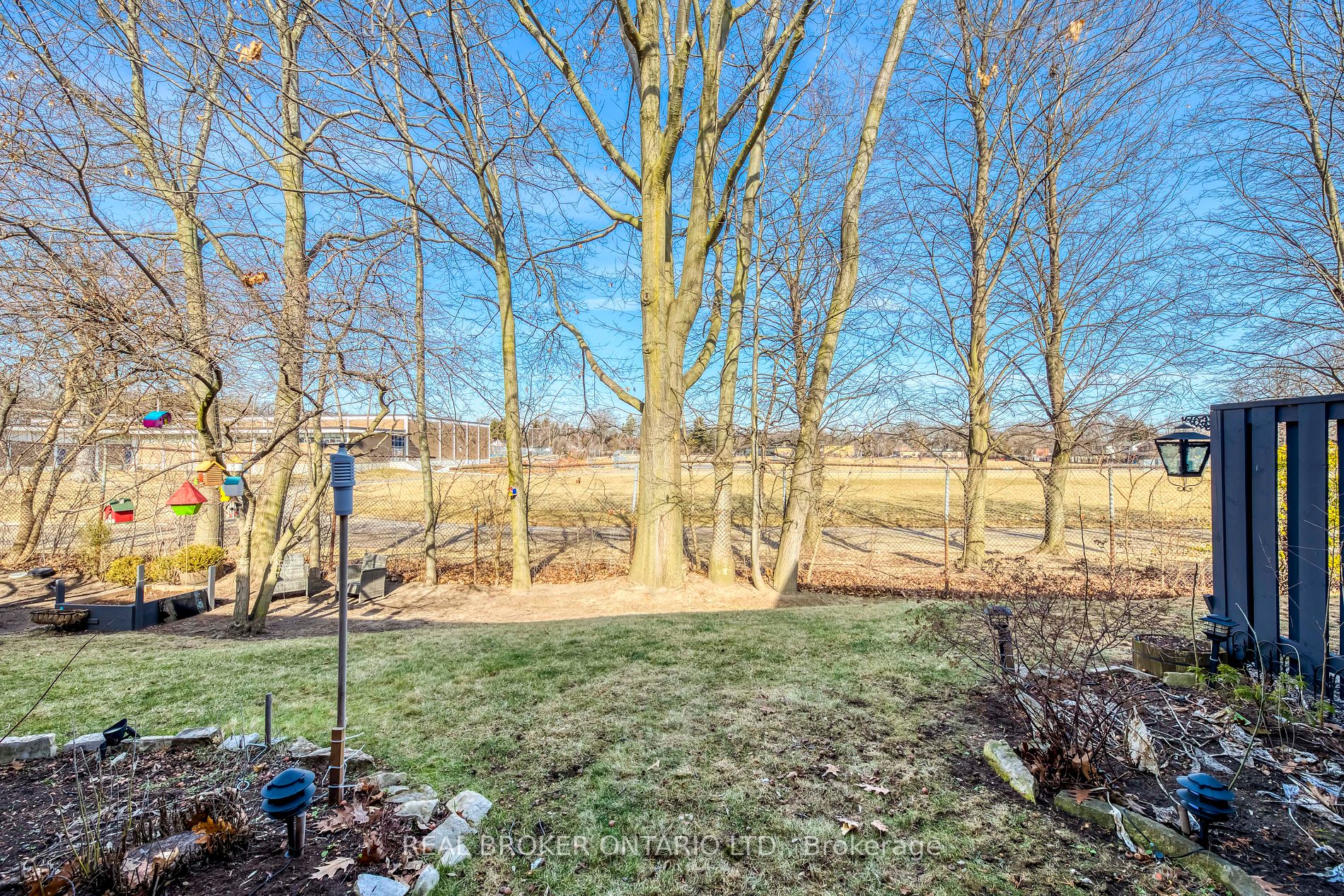 20 Mineola Rd E 52 Property Photo 18