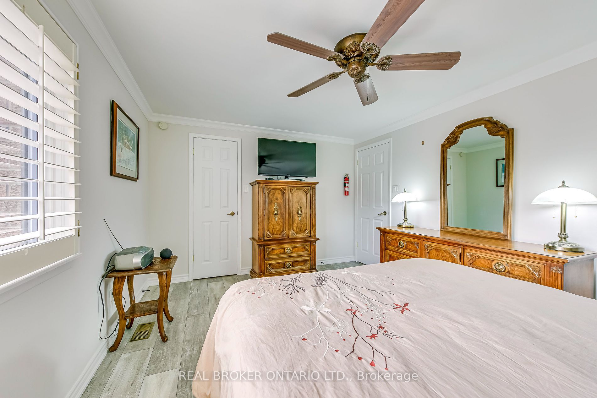 20 Mineola Rd E 52 Property Photo 23