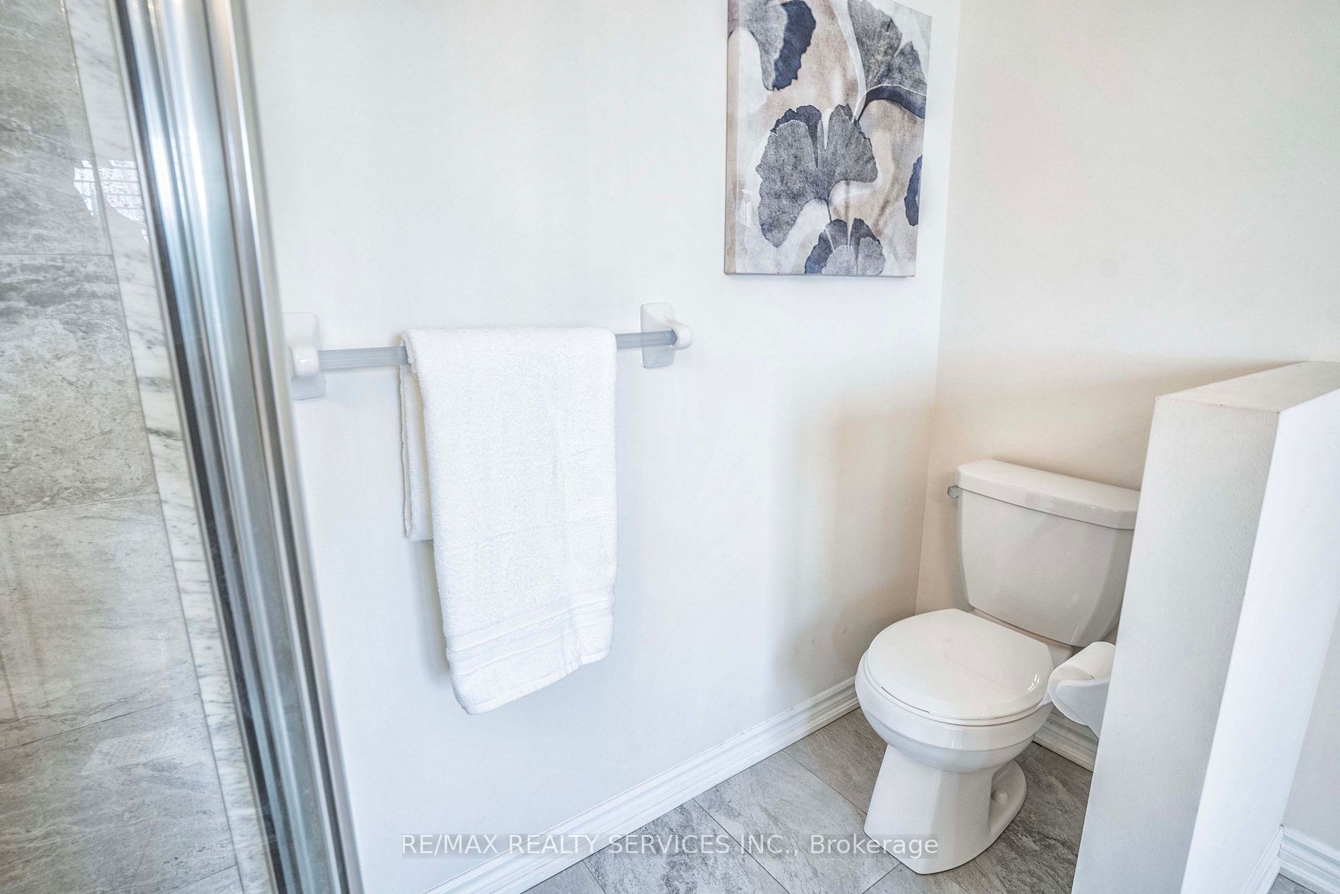 574 Queen Mary Dr Property Photo 19