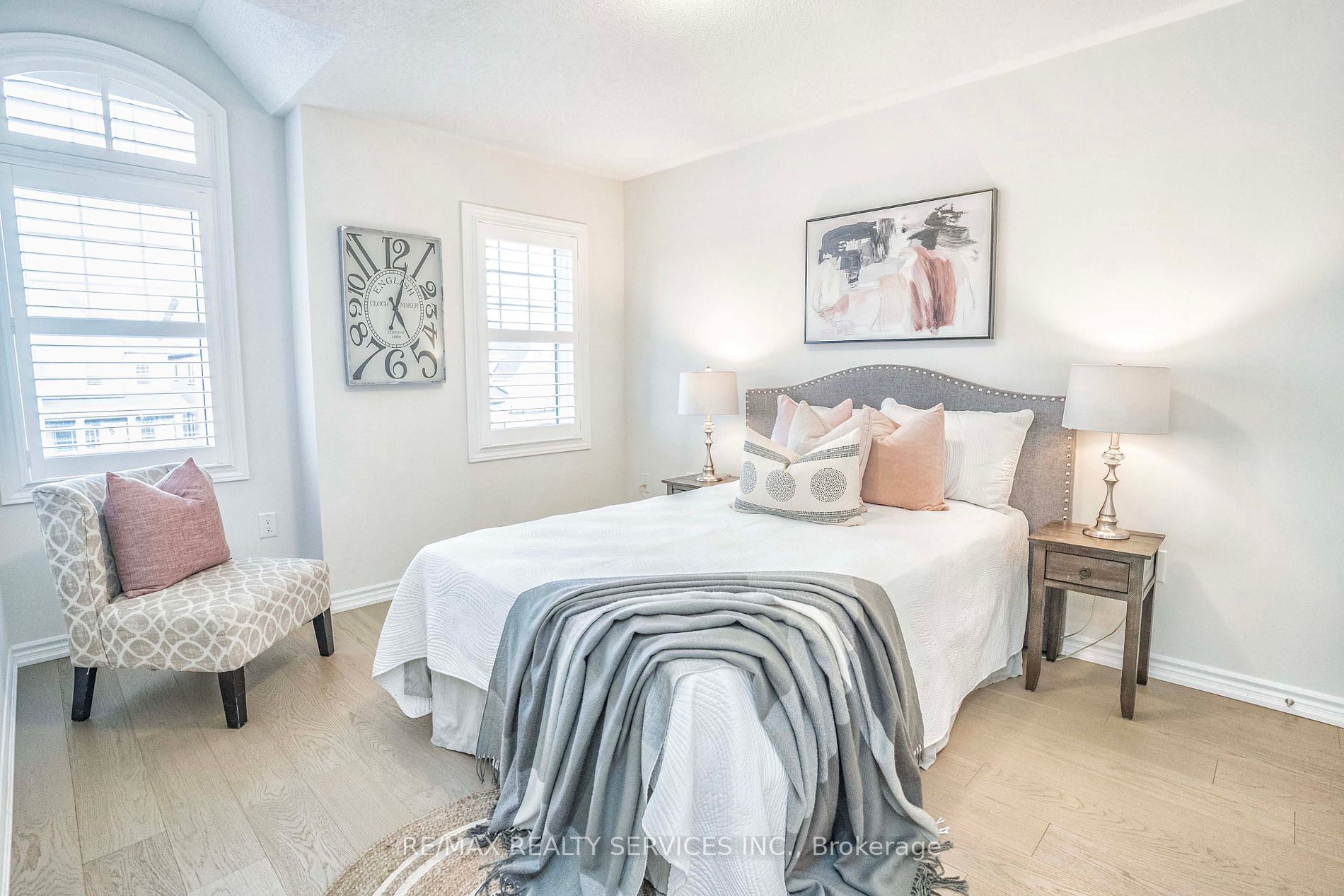 574 Queen Mary Dr Property Photo 23