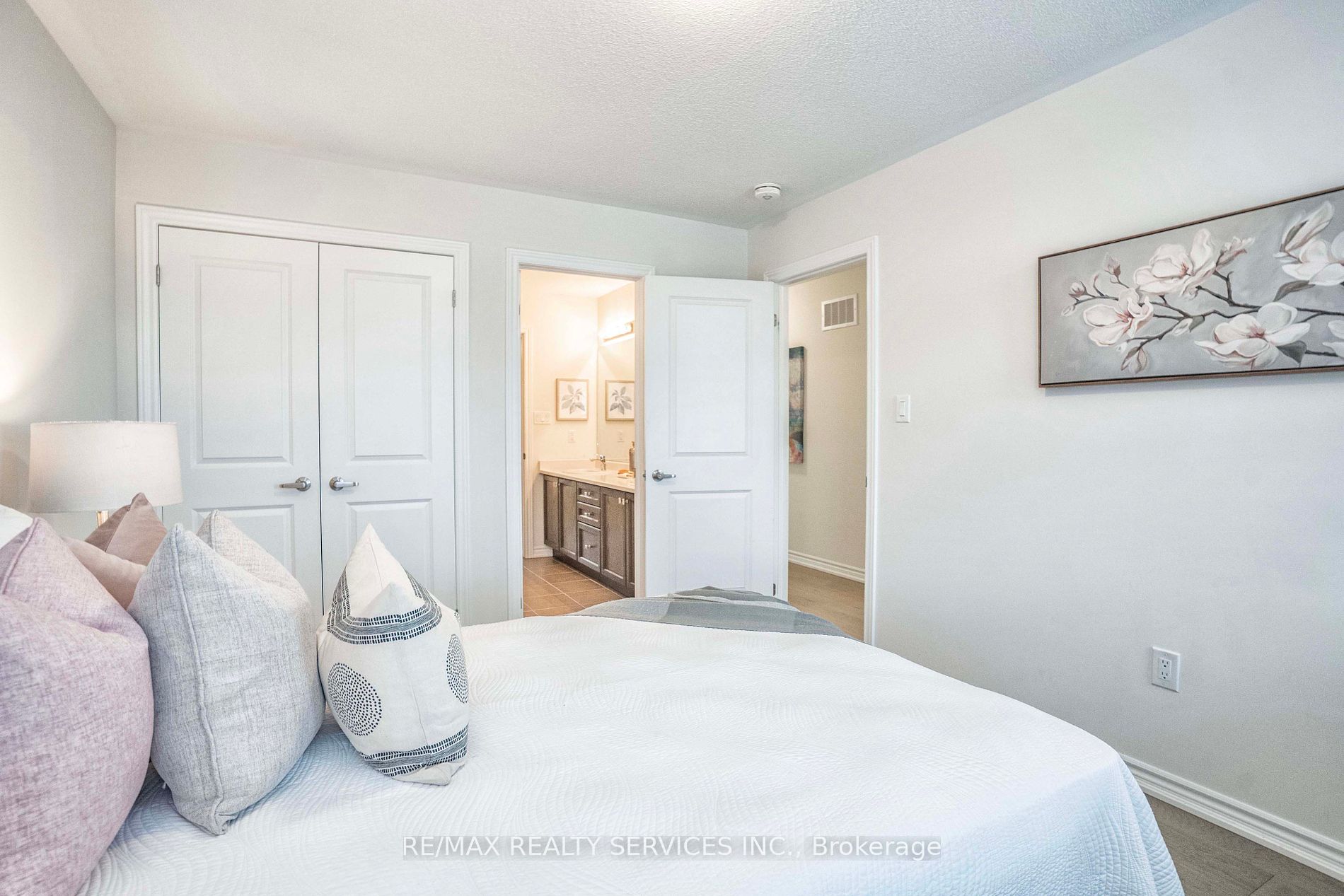 574 Queen Mary Dr Property Photo 24