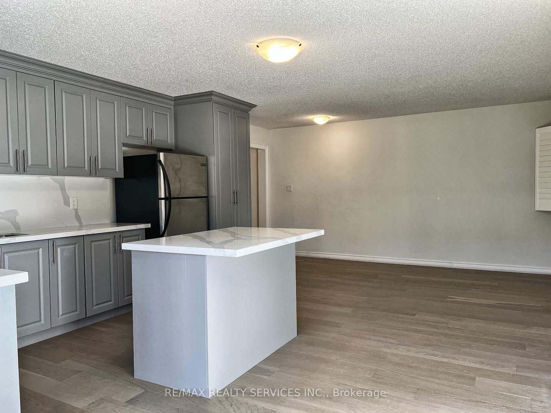 574 Queen Mary Dr Property Photo 30